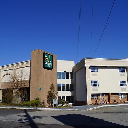 Quality Inn & Conference Center Maple Shade Экстерьер фото