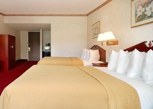Quality Inn & Conference Center Maple Shade Экстерьер фото
