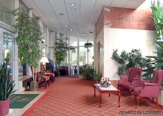 Quality Inn & Conference Center Maple Shade Интерьер фото