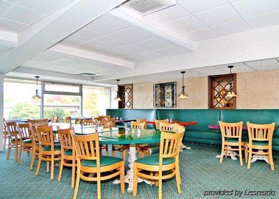 Quality Inn & Conference Center Maple Shade Ресторан фото