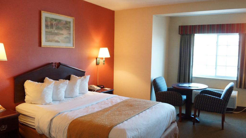 Quality Inn & Conference Center Maple Shade Номер фото