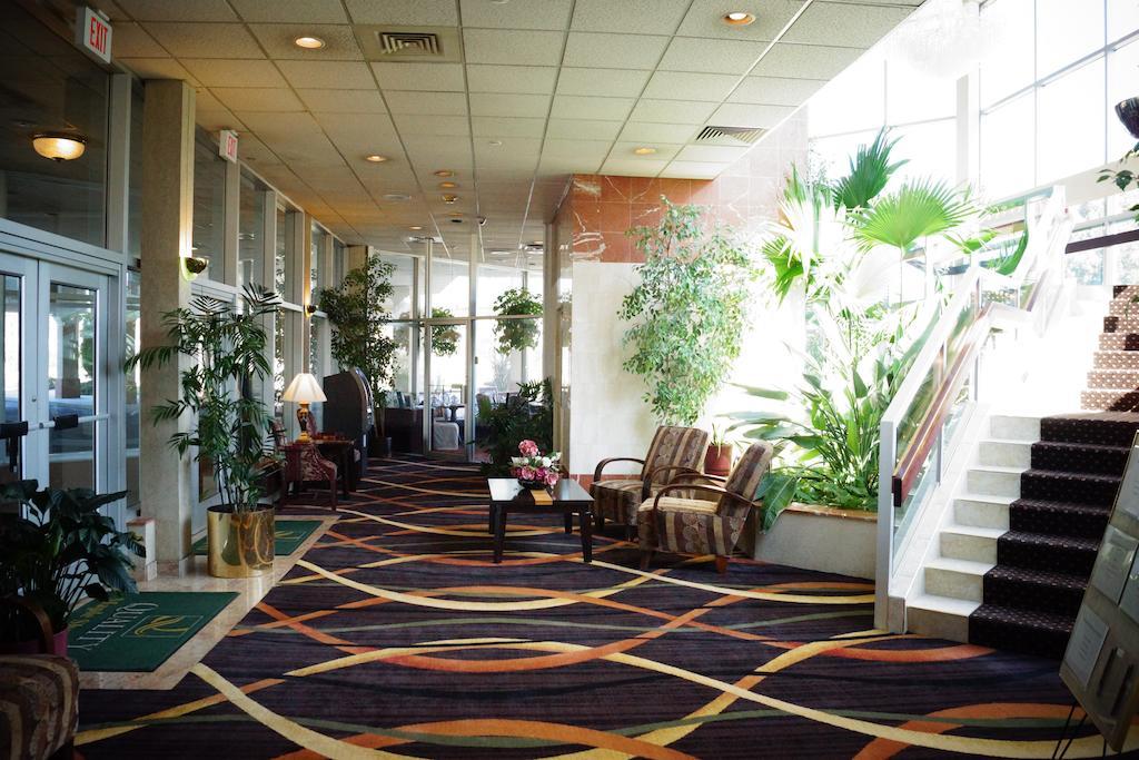 Quality Inn & Conference Center Maple Shade Экстерьер фото