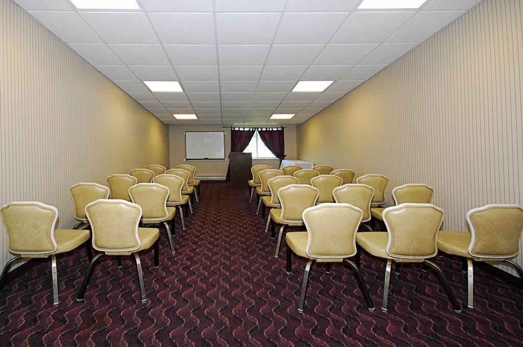 Quality Inn & Conference Center Maple Shade Экстерьер фото