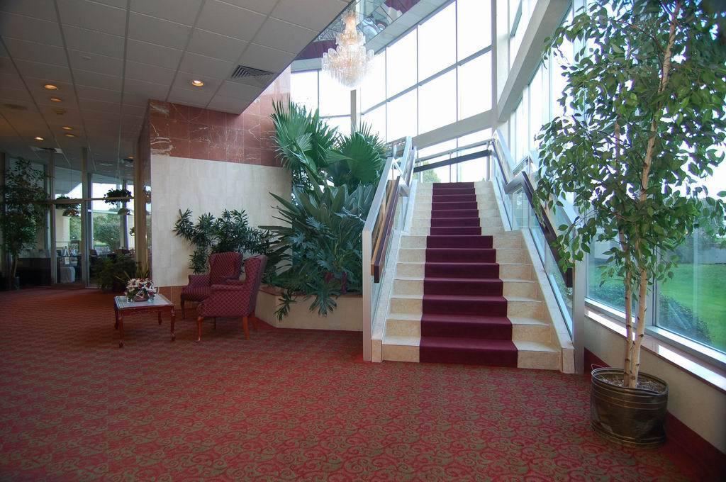 Quality Inn & Conference Center Maple Shade Экстерьер фото