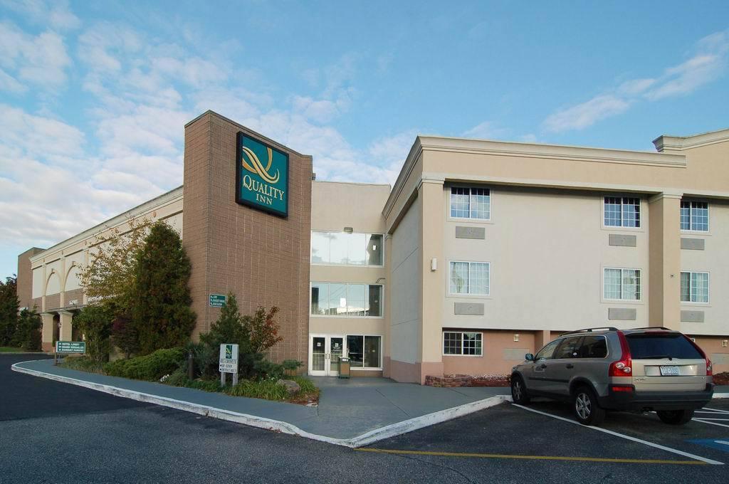 Quality Inn & Conference Center Maple Shade Экстерьер фото