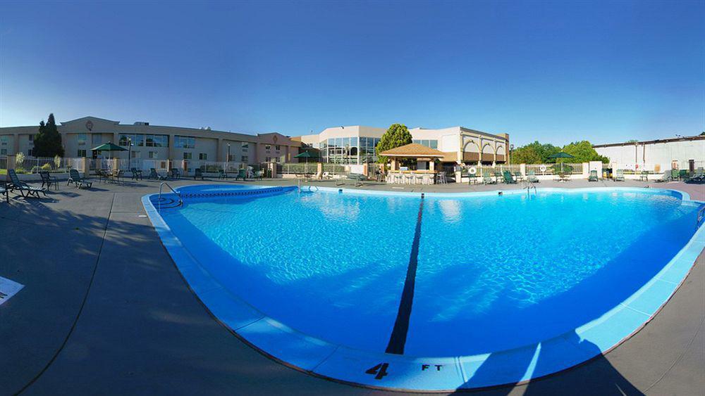 Quality Inn & Conference Center Maple Shade Экстерьер фото